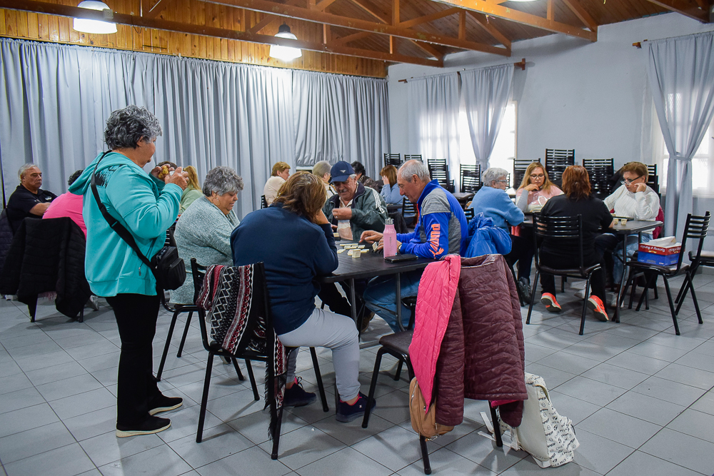noticiaspuertosantacruz.com.ar - Imagen extraida de: https://www.riogallegos.gob.ar/noticias/los-adultos-mayores-disfrutaron-de-su-tarde-divertida/